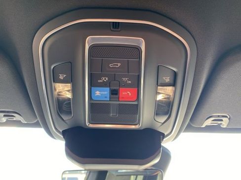 New 2026 Jeep Grand Wagoneer Limited w/ 8-Passenger Seating Package AWD/4WD image 18