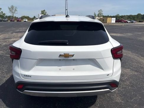 Used 2025 Chevrolet Trax LT w/ LT Convenience Package FWD image 5
