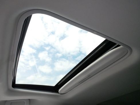 Certified 2022 Toyota Sienna XLE w/ XLE Plus Package FWD image 32
