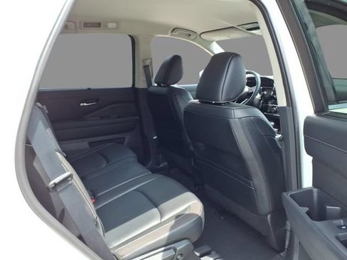 Certified 2023 Nissan Pathfinder SL AWD/4WD image 12