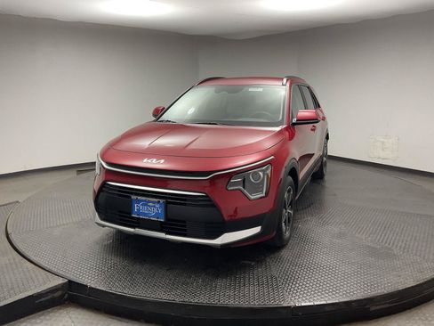 Used 2025 Kia Niro EX FWD image 3