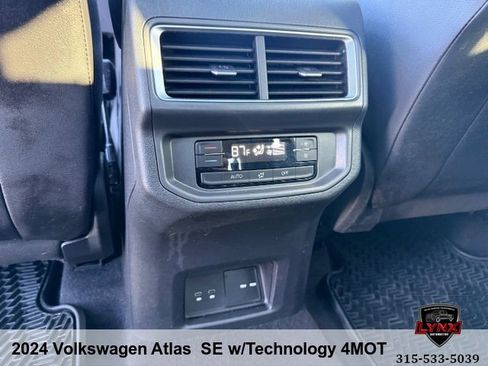 Used 2024 Volkswagen Atlas SE image 36