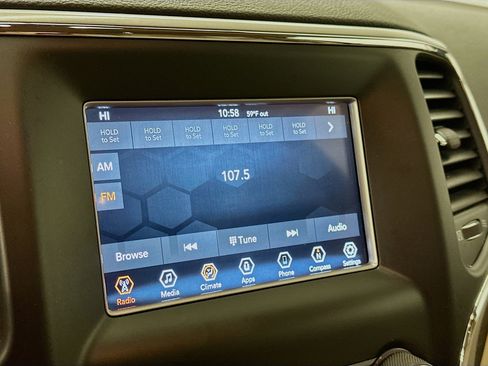 Used 2019 Jeep Grand Cherokee Laredo image 21