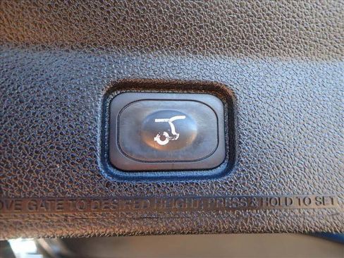 Used 2017 Ford Explorer XLT w/ Equipment Group 202A image 9