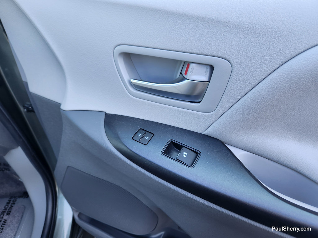 Used 2020 Toyota Sienna LE FWD image 51