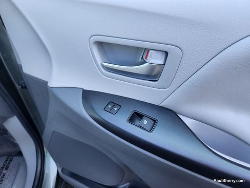 Used 2020 Toyota Sienna LE FWD image 51