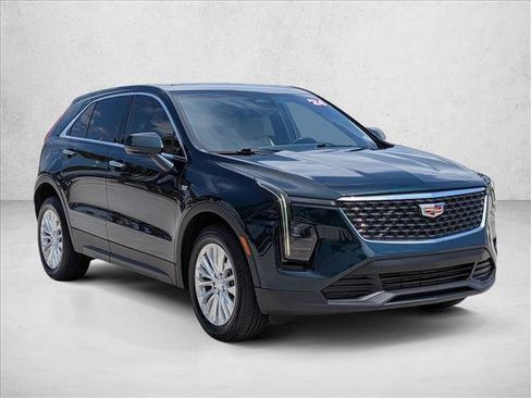 Used 2024 Cadillac XT4 Luxury FWD image 3