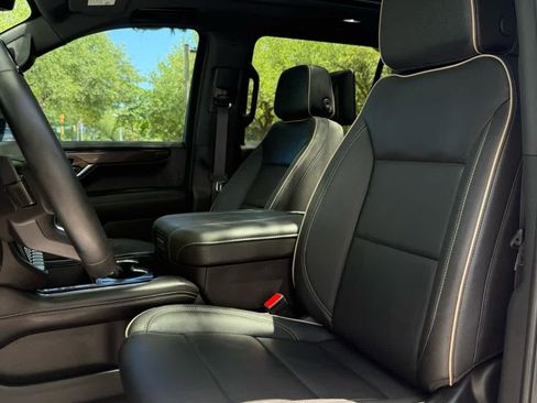 Used 2026 GMC Yukon XL Elevation w/ Elevation Premium Package RWD image 8