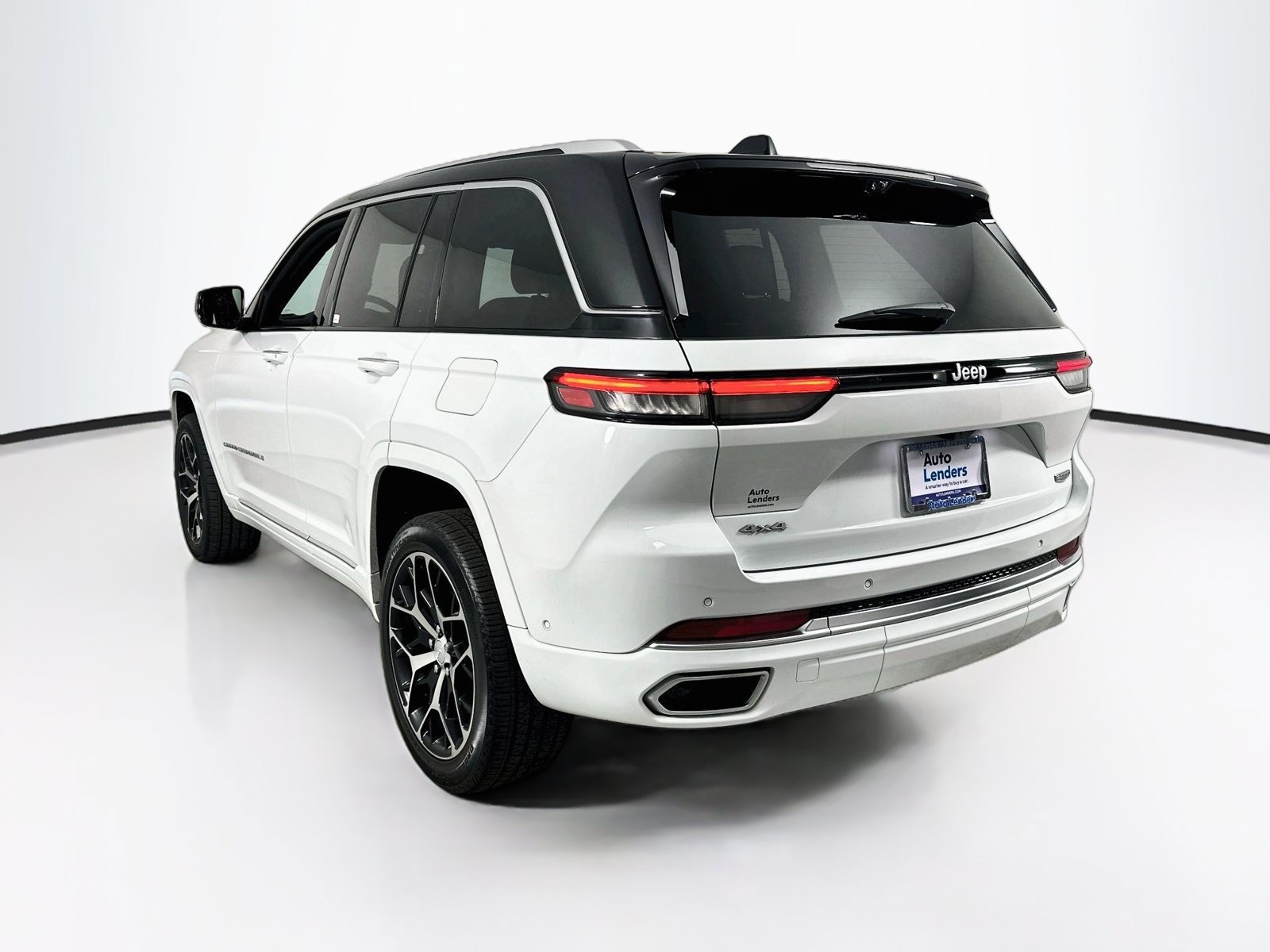 Used 2023 Jeep Grand Cherokee Summit AWD/4WD image 7