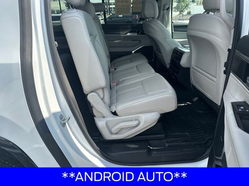 Used 2024 Jeep Wagoneer L Series II w/ Flexible Seating Group RWD image 15