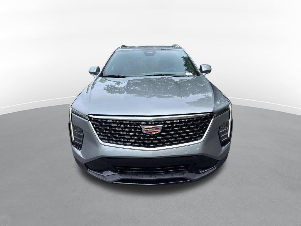 Used 2025 Cadillac XT4 Premium Luxury FWD image 3