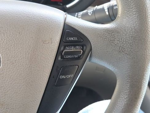 Used 2014 Nissan Quest S image 29