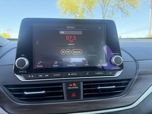Used 2025 Nissan Altima 2.5 SV FWD image 13