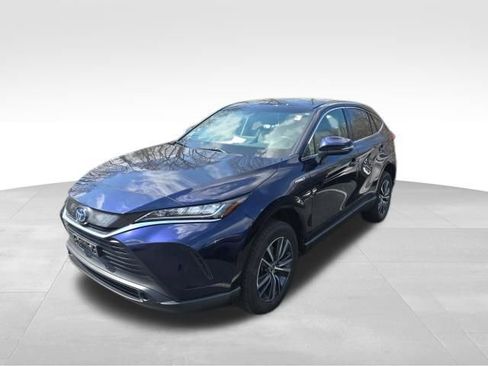 Used 2021 Toyota Venza LE image 2