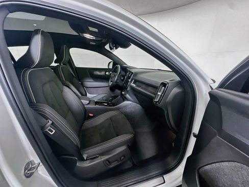Used 2023 Volvo C40 P8 Recharge Plus AWD/4WD image 31