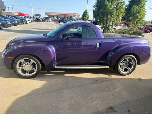 Used 2004 Chevrolet SSR w/ Preferred Equipment Group RWD image 4