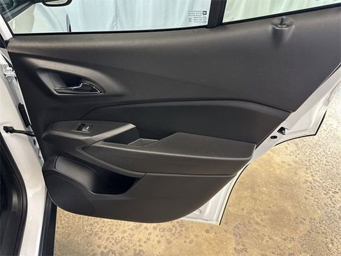 Certified 2025 Chevrolet Trax LT w/ LT Convenience Package image 24