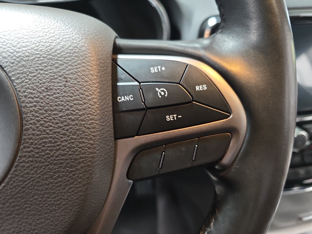 Used 2019 Jeep Grand Cherokee Limited AWD/4WD image 17