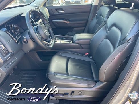 Used 2024 Nissan Pathfinder SL w/ SL Premium Package image 13