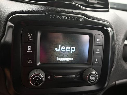 Used 2017 Jeep Renegade Latitude AWD/4WD image 14