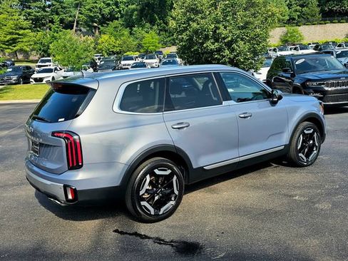Used 2023 Kia Telluride EX w/ EX Captain's Chair Package FWD image 8