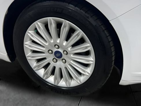 Used 2015 Ford Fusion SE FWD image 18