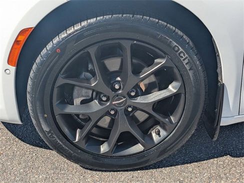 Used 2023 Chrysler Pacifica Touring-L w/ S Appearance Package image 10