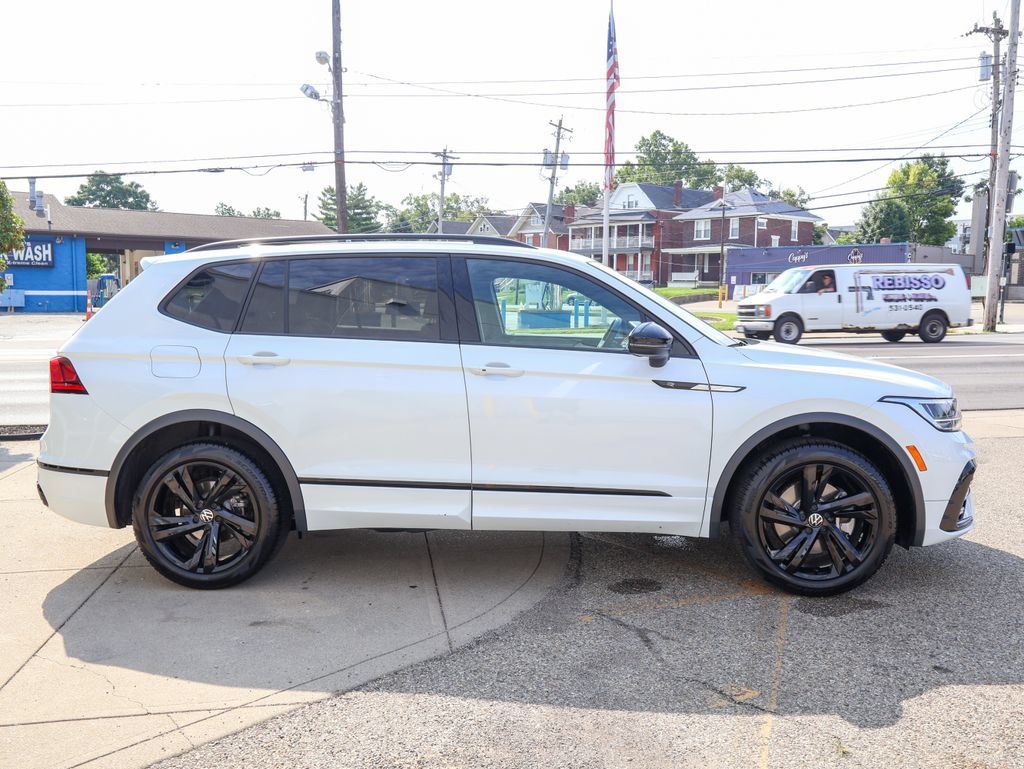 Certified 2024 Volkswagen Tiguan SE R-Line AWD/4WD image 6