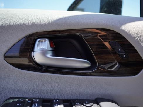 Used 2023 Chrysler Pacifica Limited image 12