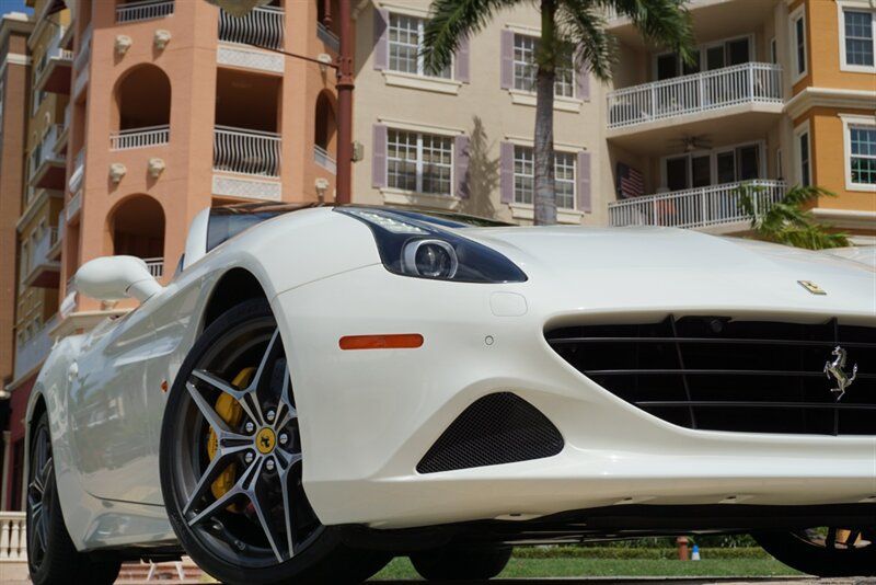 Used 2017 Ferrari California T RWD image 25