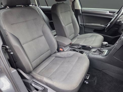 Used 2019 Volkswagen Golf S AWD/4WD image 18