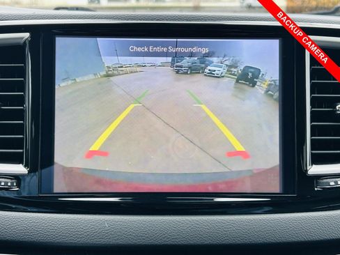 Used 2023 Chrysler Pacifica Touring-L image 10