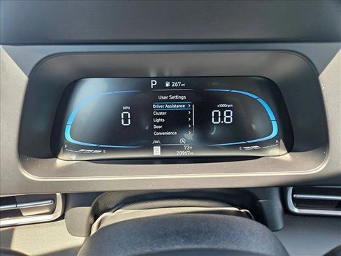 Used 2025 Hyundai Elantra SE FWD image 10