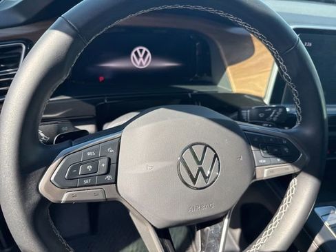 Used 2025 Volkswagen Atlas SE image 20