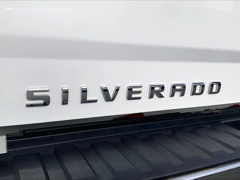 Used 2018 Chevrolet Silverado 1500 LT w/ Texas Edition image 31