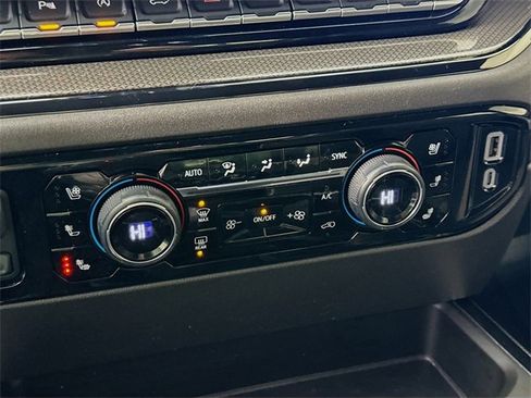 Used 2024 Chevrolet Silverado 1500 ZR2 image 17