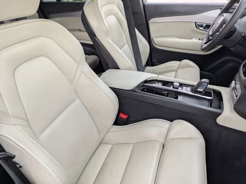 Used 2022 Volvo XC90 T8 R-Design w/ Advanced Package image 11