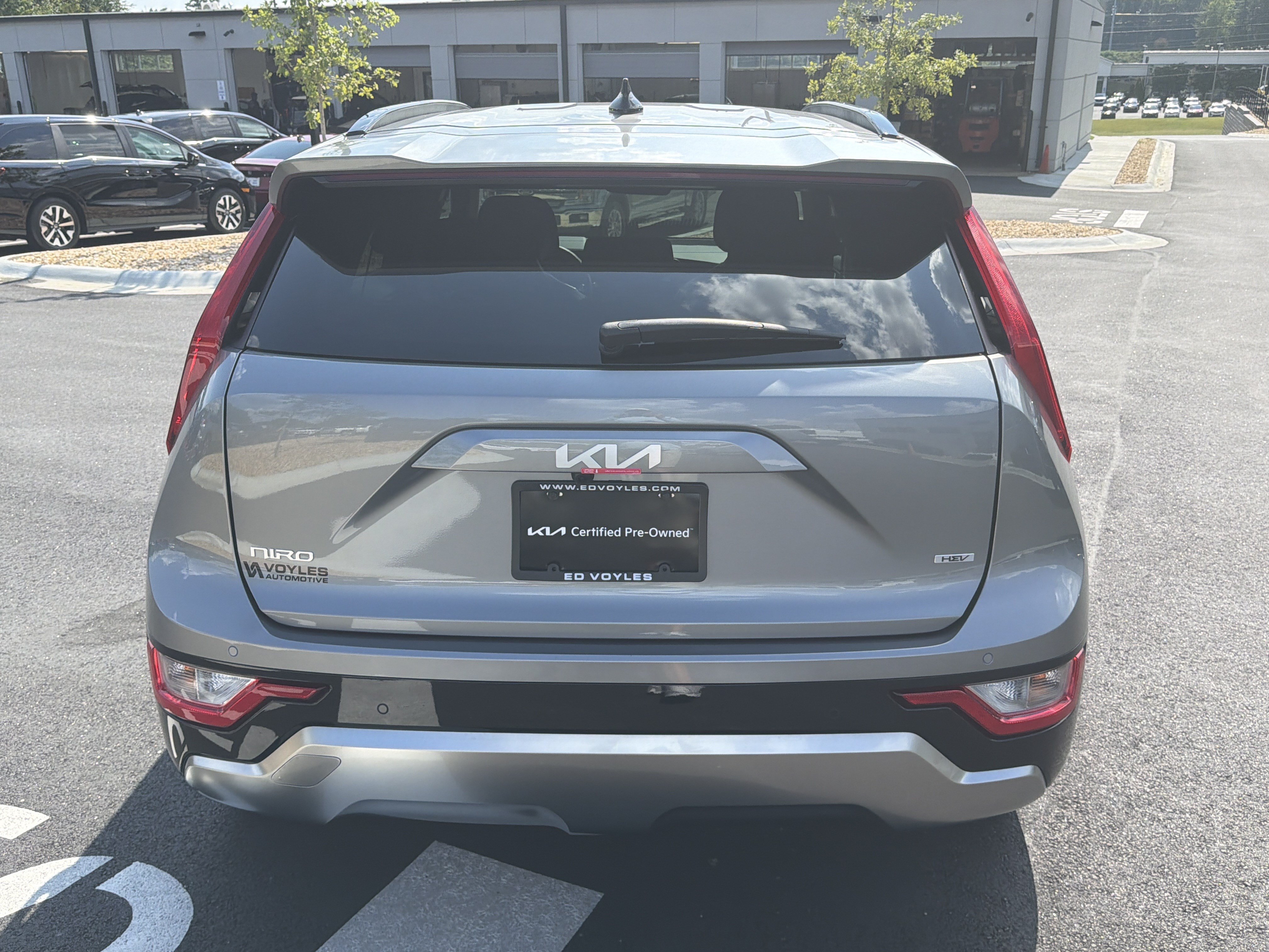 Certified 2025 Kia Niro FWD image 6