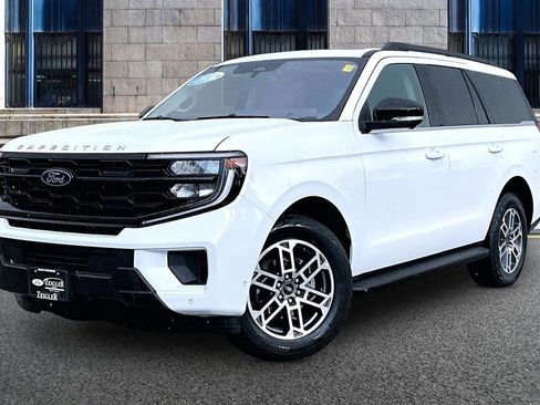 Certified 2025 Ford Expedition Active AWD/4WD image 2