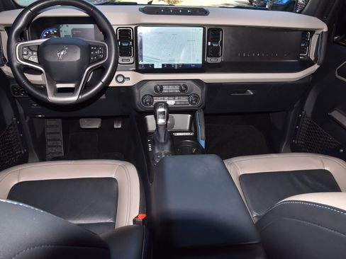 Used 2023 Ford Bronco Wildtrak image 16