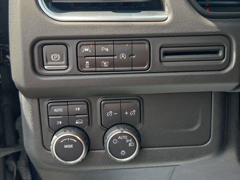 Used 2023 Chevrolet Suburban RST w/ Sport Performance Package AWD/4WD image 43