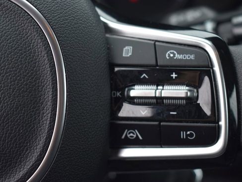 Used 2023 Kia Sorento LX image 26