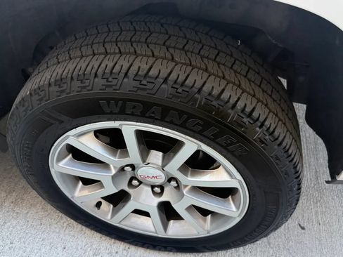 Used 2017 GMC Yukon Denali RWD image 7