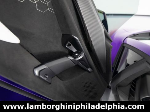 Used 2024 Lamborghini Revuelto Base image 11