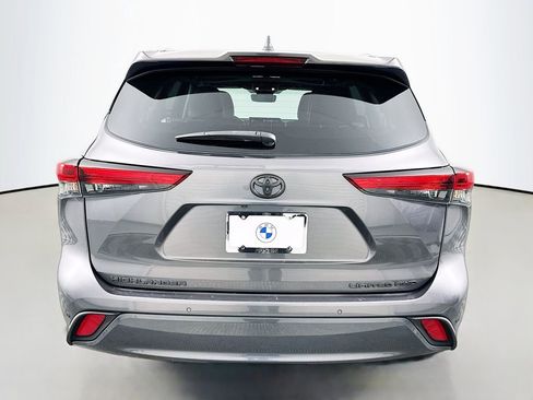 Used 2021 Toyota Highlander Limited image 6