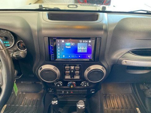 Used 2017 Jeep Wrangler Unlimited Sport w/ Quick Order Package 24S AWD/4WD image 24
