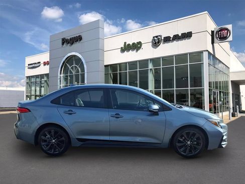 Used 2023 Toyota Corolla SE FWD image 2