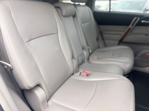 Used 2013 Toyota Highlander Limited image 16