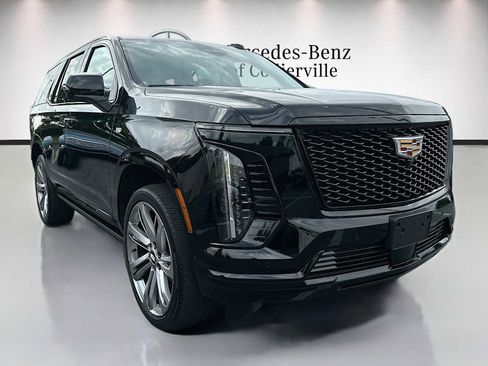 Used 2025 Cadillac Escalade Sport Platinum AWD/4WD image 3