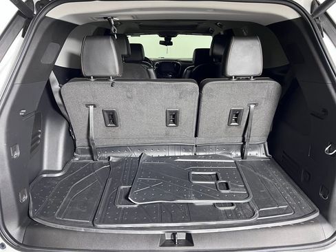 Used 2020 Chevrolet Traverse Premier w/ LPO, Blackout Package AWD/4WD image 17